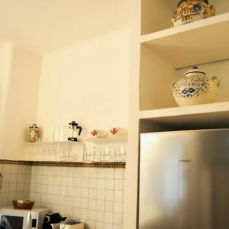 Famiglia Poggi, The Flying Hippo